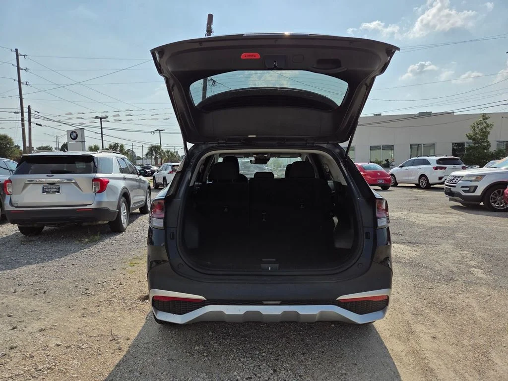 Used 2023 Black Kia LX image 27