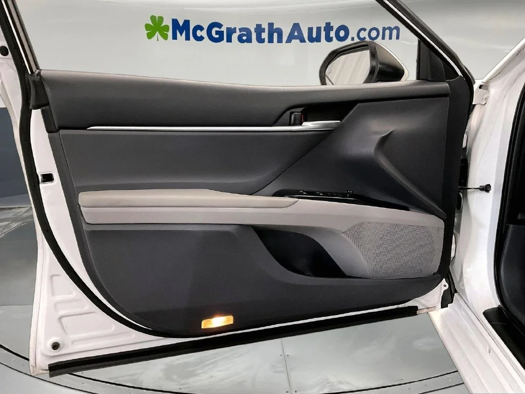 Certified Used 2018 White Toyota LE image 27
