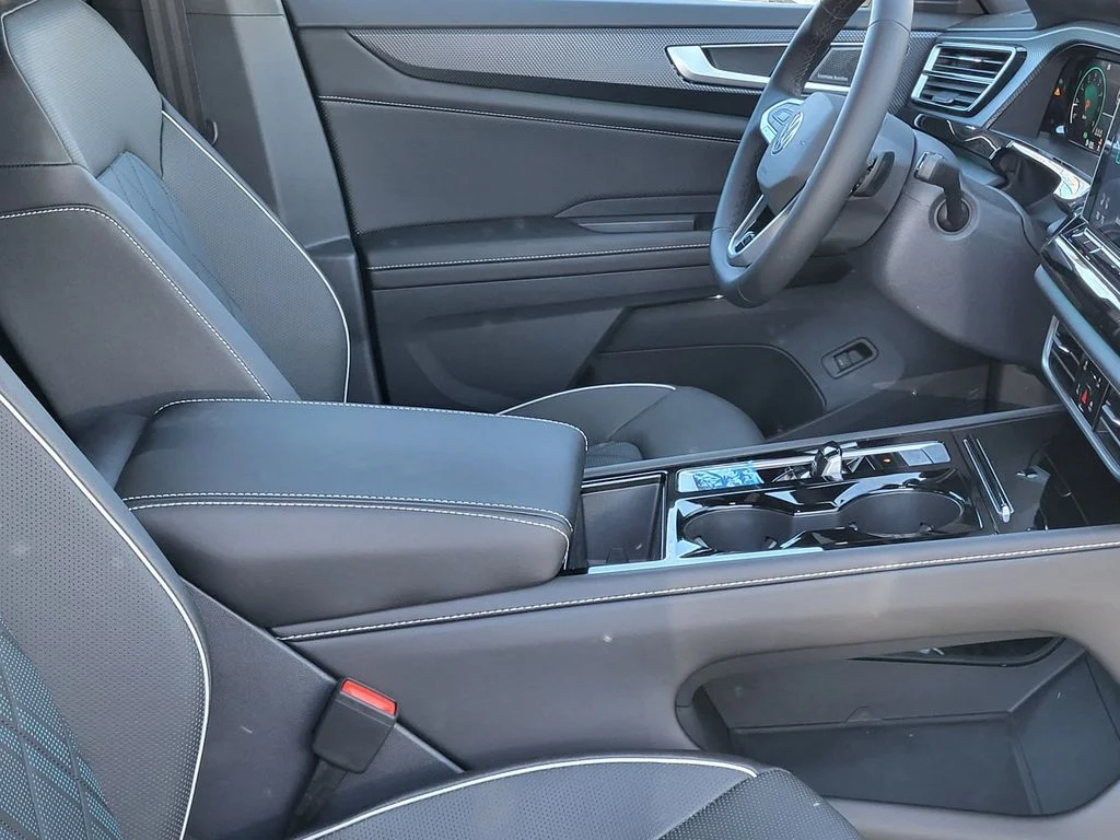 2025 Volkswagen Atlas Cross Sport SEL Premium R-LINE - Photo 19