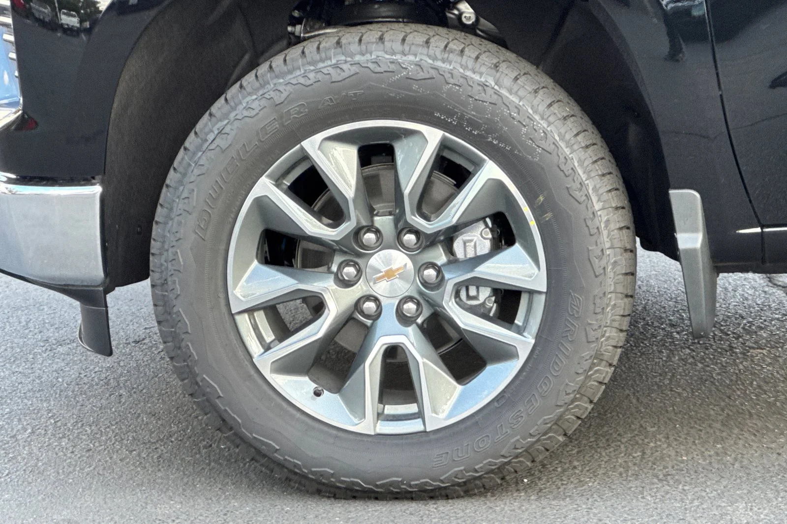 2026 Chevrolet Silverado 1500 LT view 23
