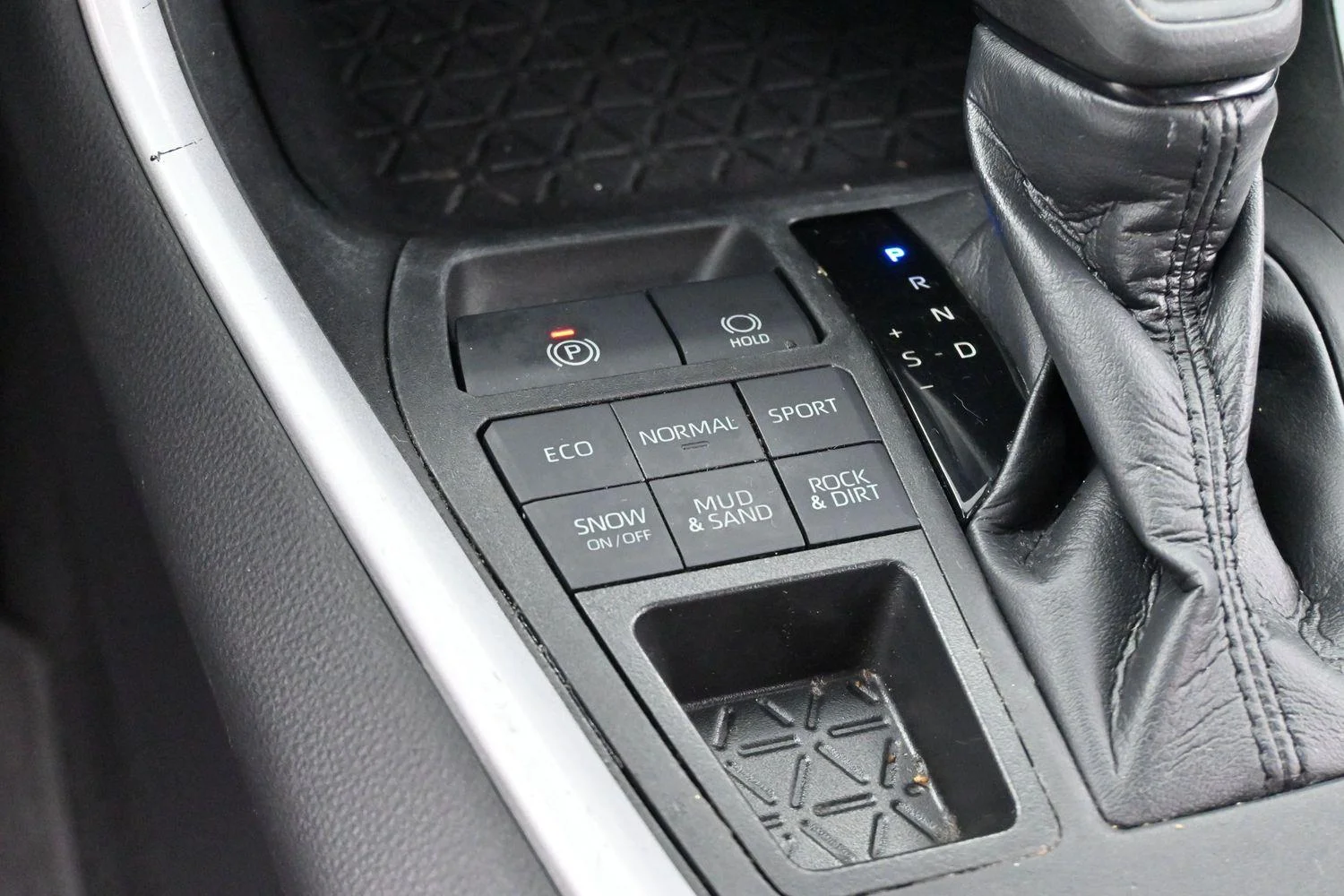 Used 2022 Magnetic Gray Metallic Toyota XLE image 19