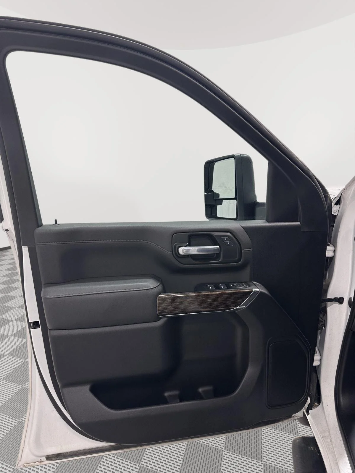 Used 2023 Summit White GMC SLE DRW image 17
