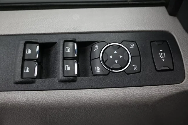 Used 2019 Magnetic Metallic Ford XL image 12