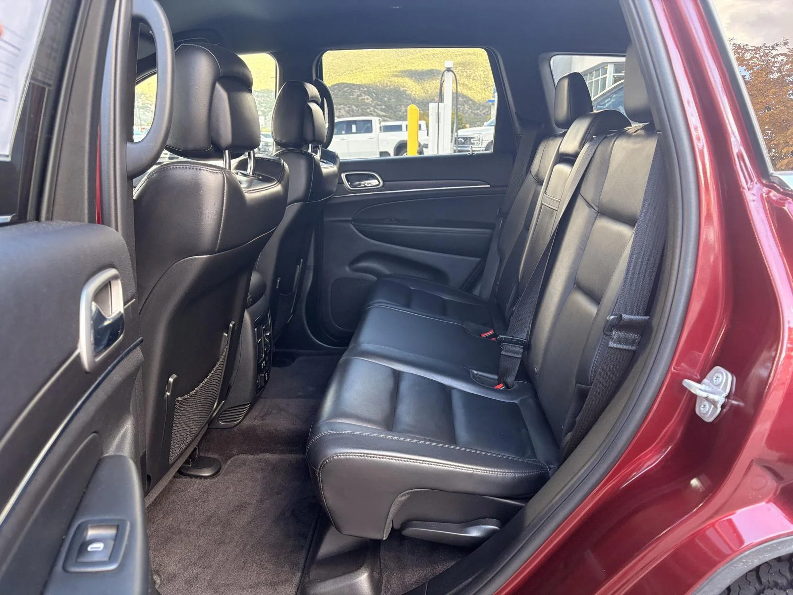 Used 2018 Velvet Red Pearlcoat Jeep Limited image 9