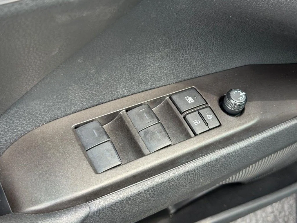 2024 Toyota Camry SE - Photo 17