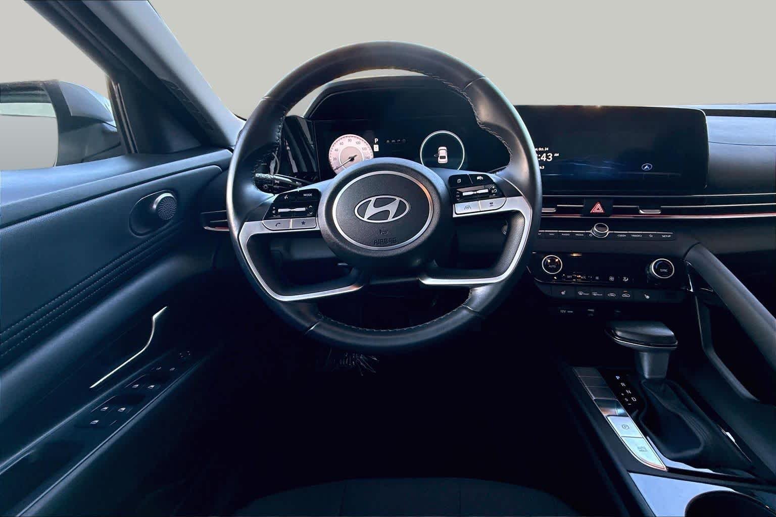 Used 2025 Fluid Metal Hyundai SEL Convenience image 6