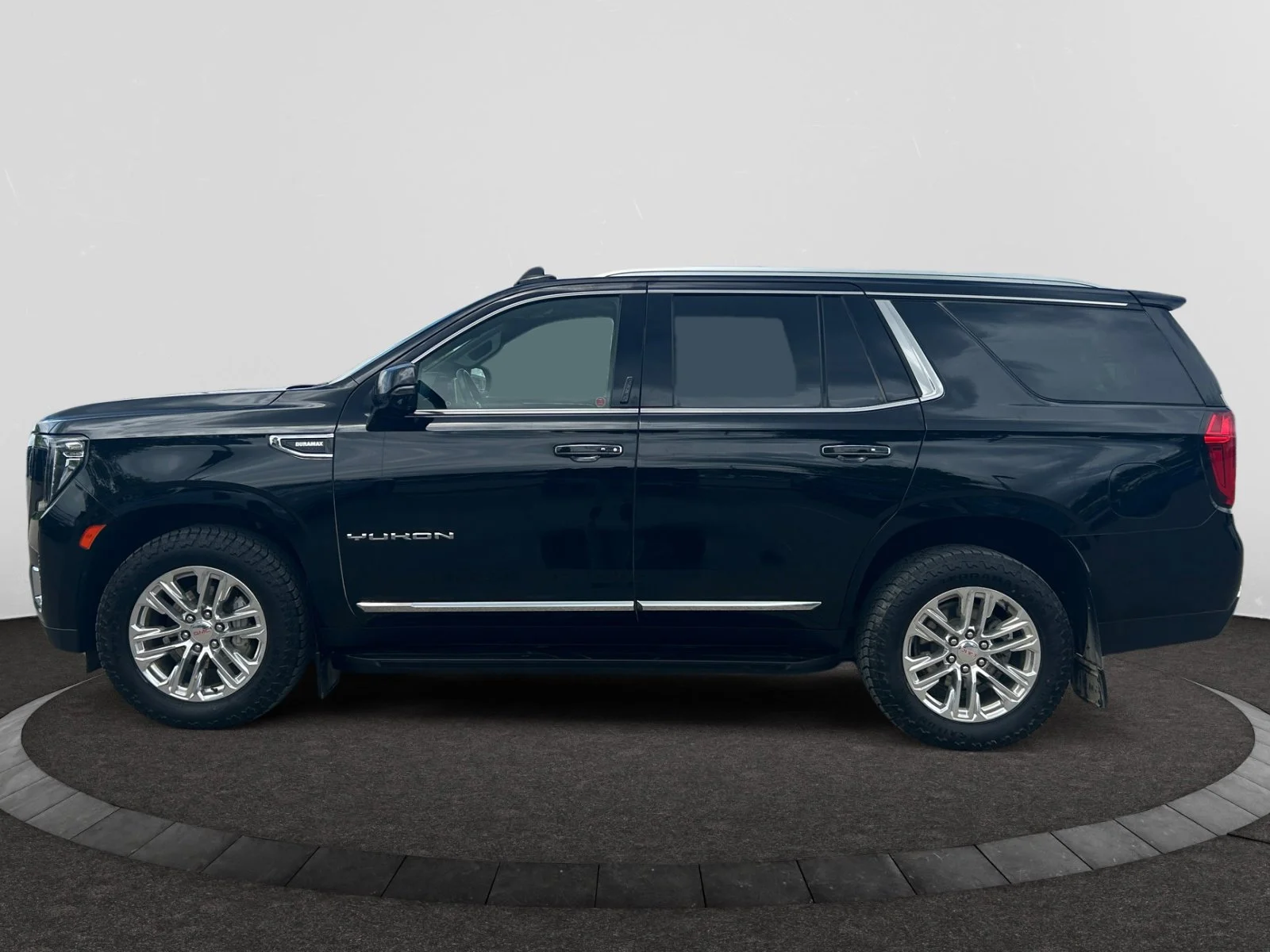 Used 2023 Black GMC SLT 4WD image 2