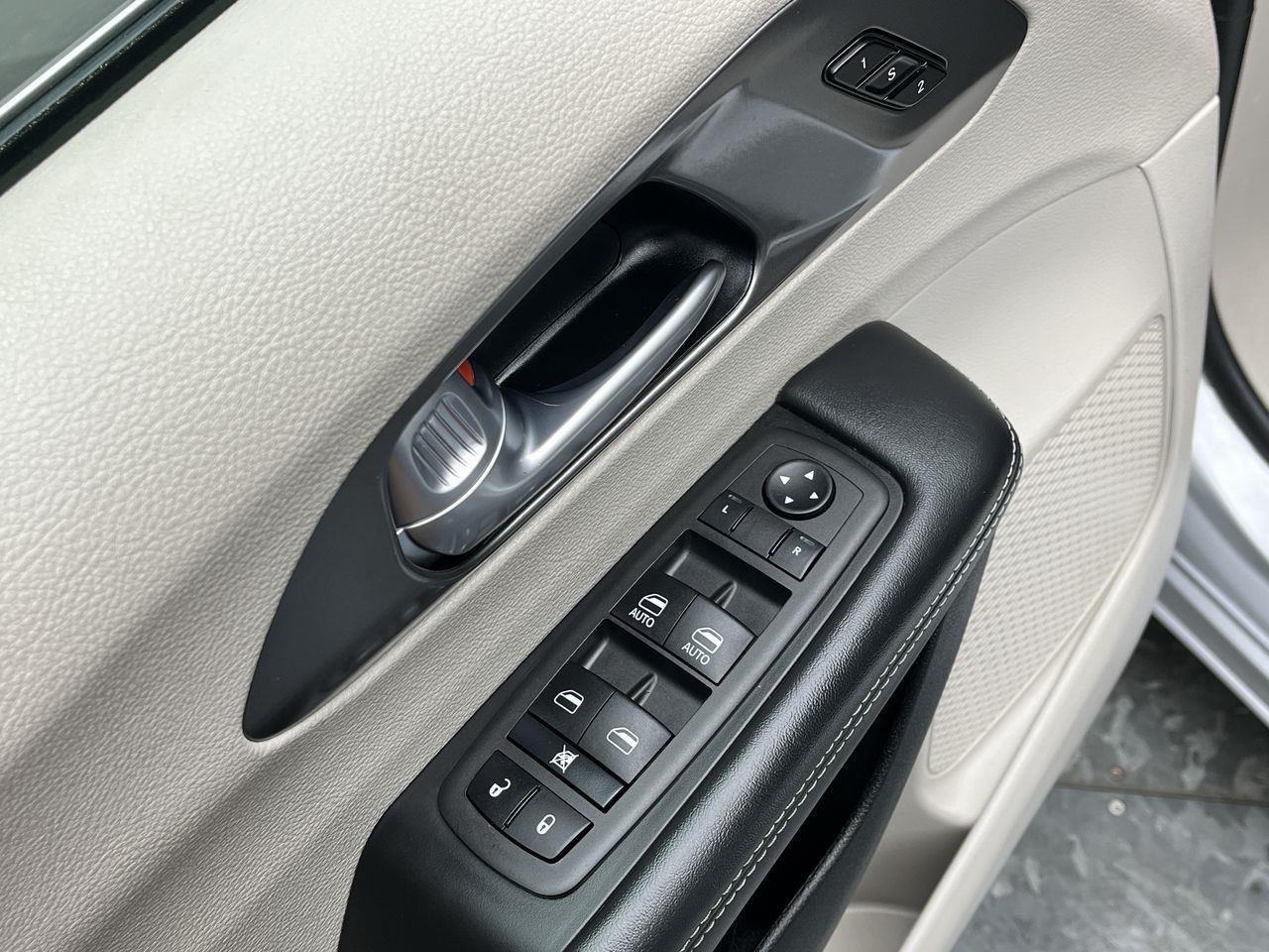 Used 2024 Silver Mist Clearcoat Chrysler Touring L image 7