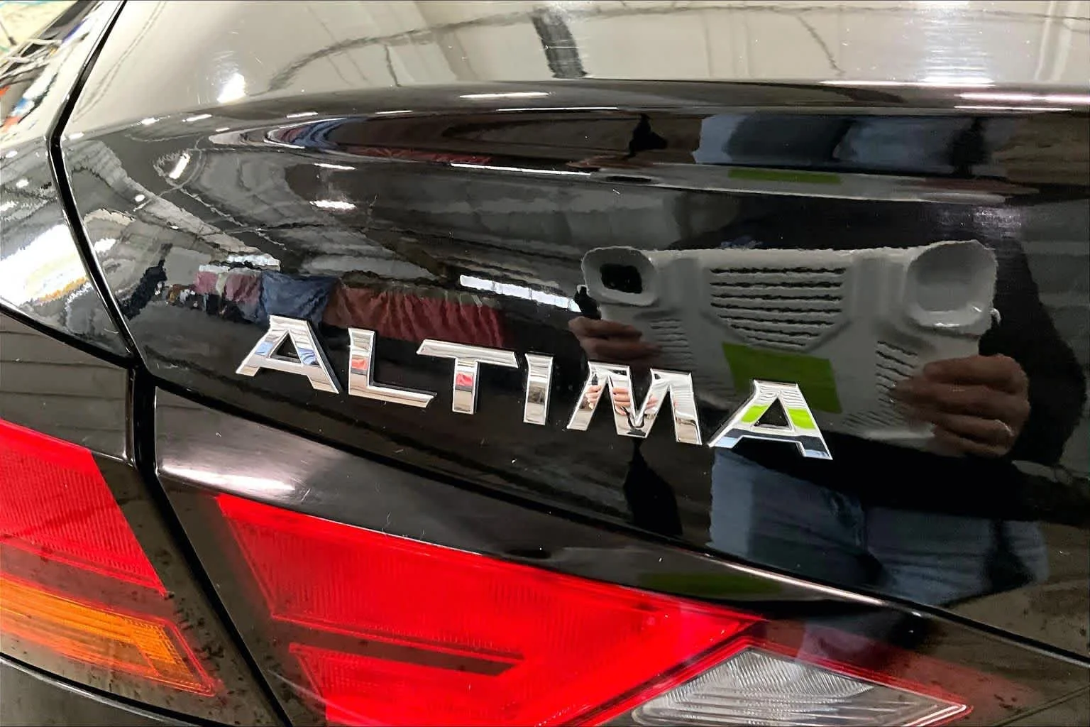 Used 2019 Super Black Nissan 2.5 Platinum image 10