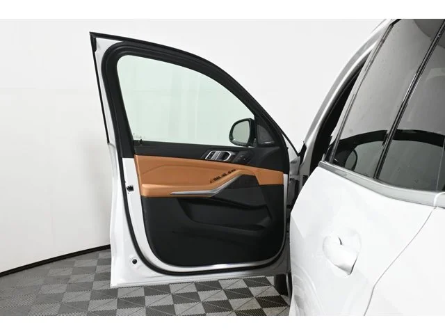 New 2026 Alpine White BMW xDrive40i image 27