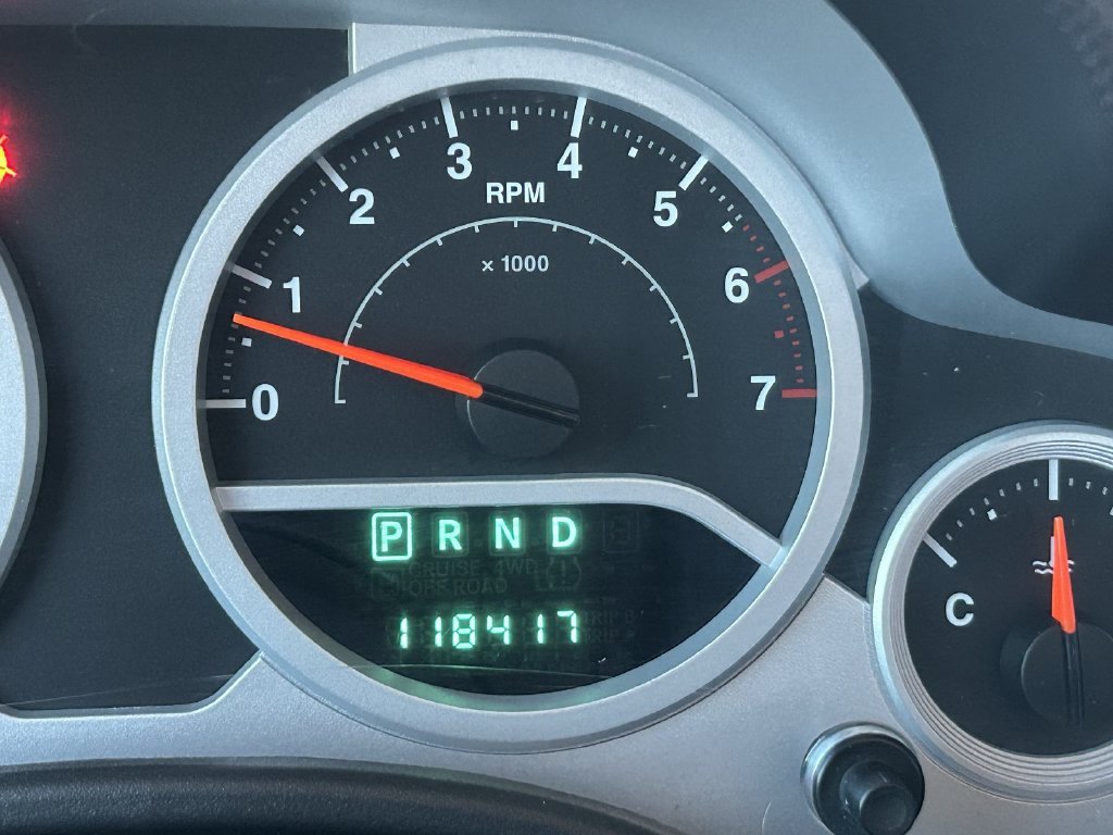 Used 2010  Jeep Unlimited Sport image 31