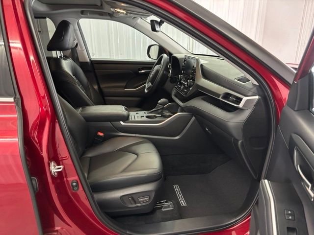 Used 2022 Red Toyota XLE image 30