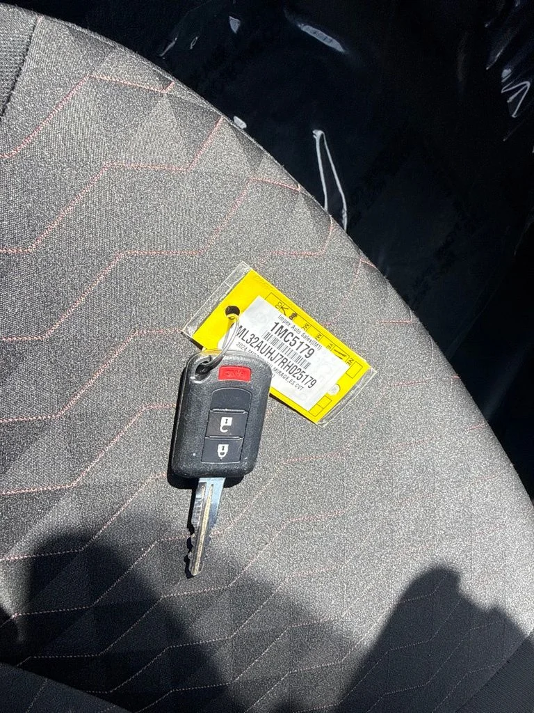 Used 2024  Mitsubishi ES image 6