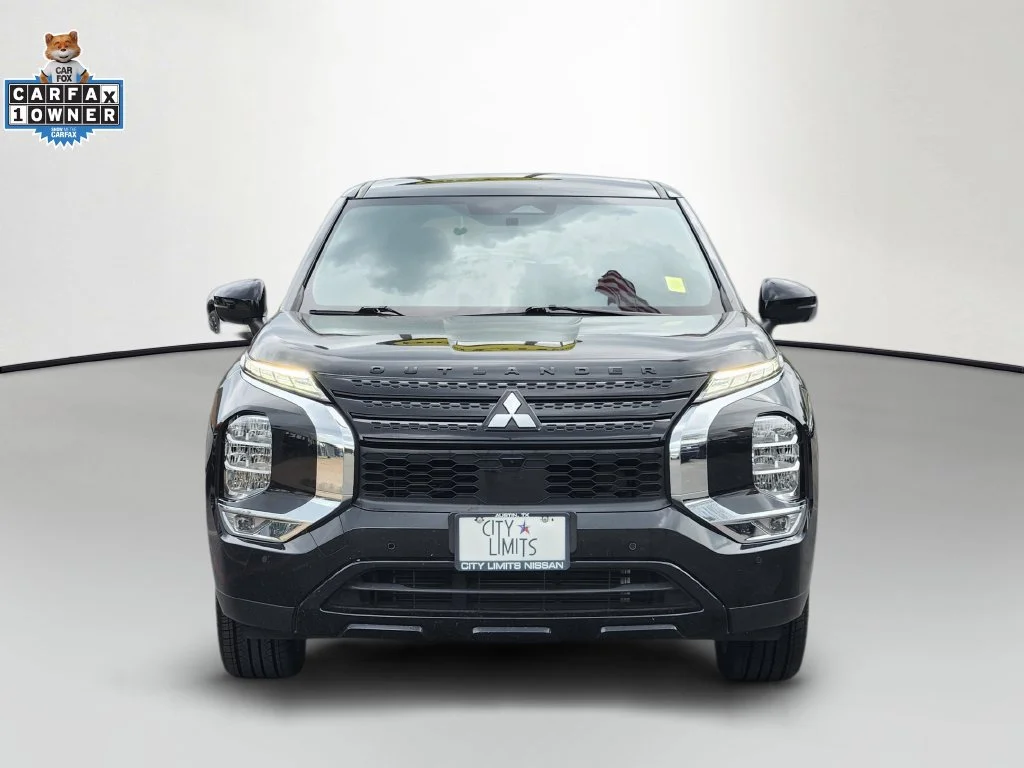 Used 2024  Mitsubishi SE Black Edition image 2