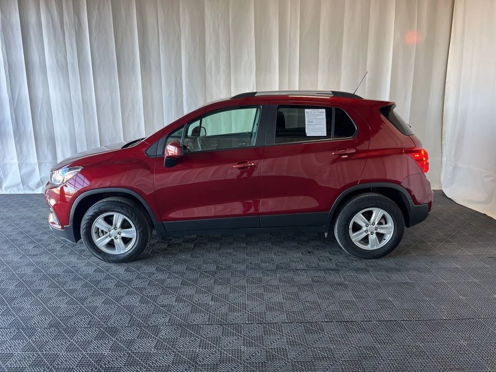 Used 2022 Red Chevrolet LT image 24