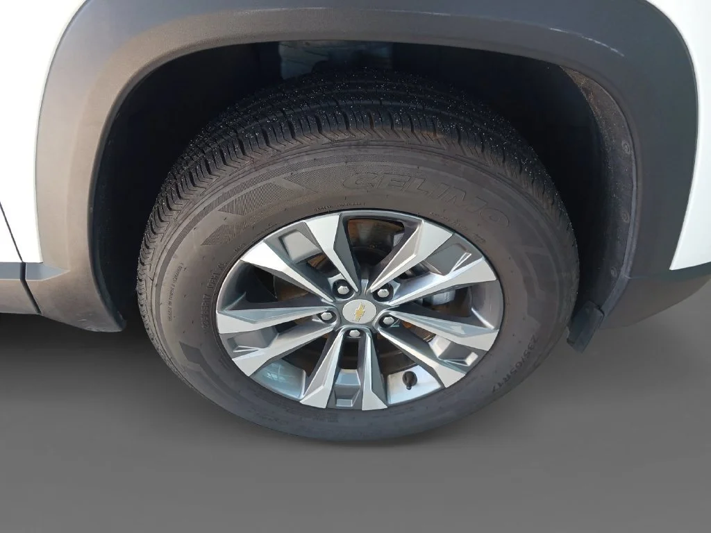 Used 2025 Summit White Chevrolet LT image 16