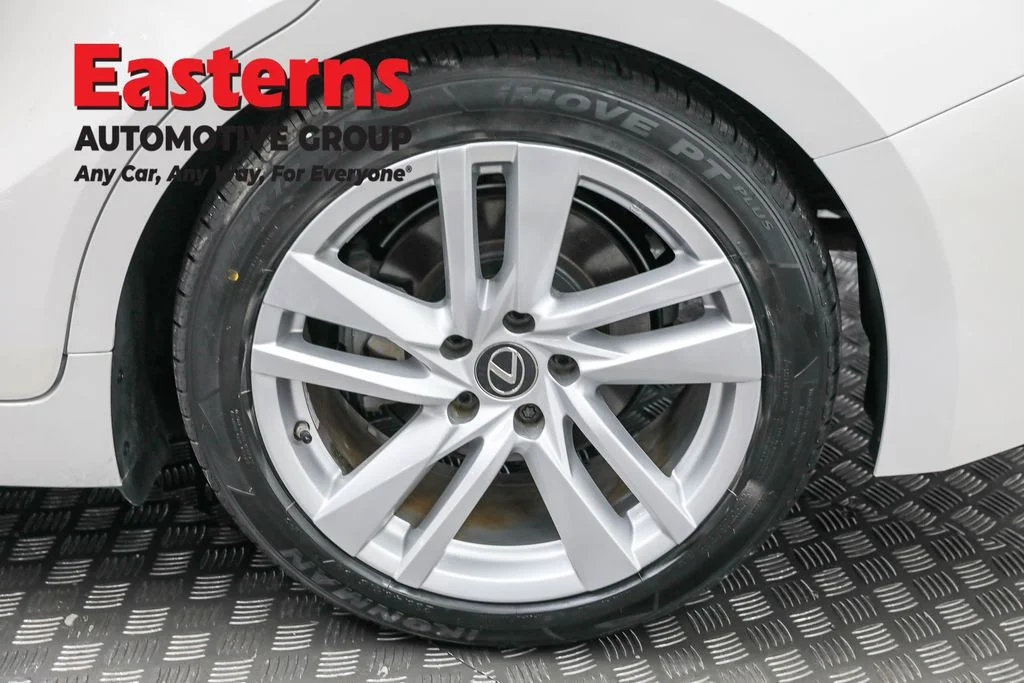 Used 2021  Lexus 300 image 32