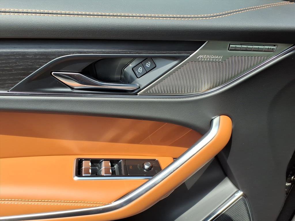 2026 Jaguar F-Pace R-Dynamic S - Photo 13
