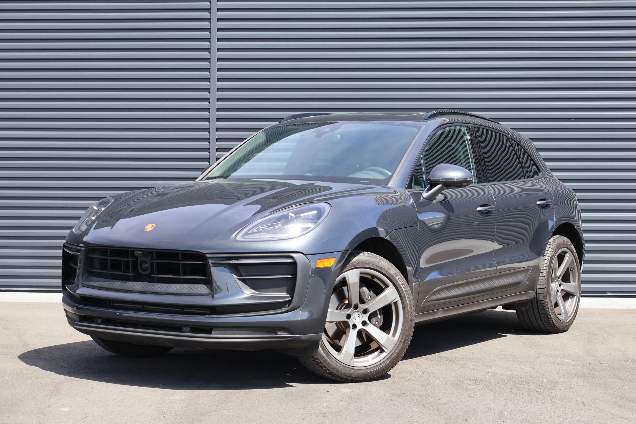 2023 Porsche Macan's photo