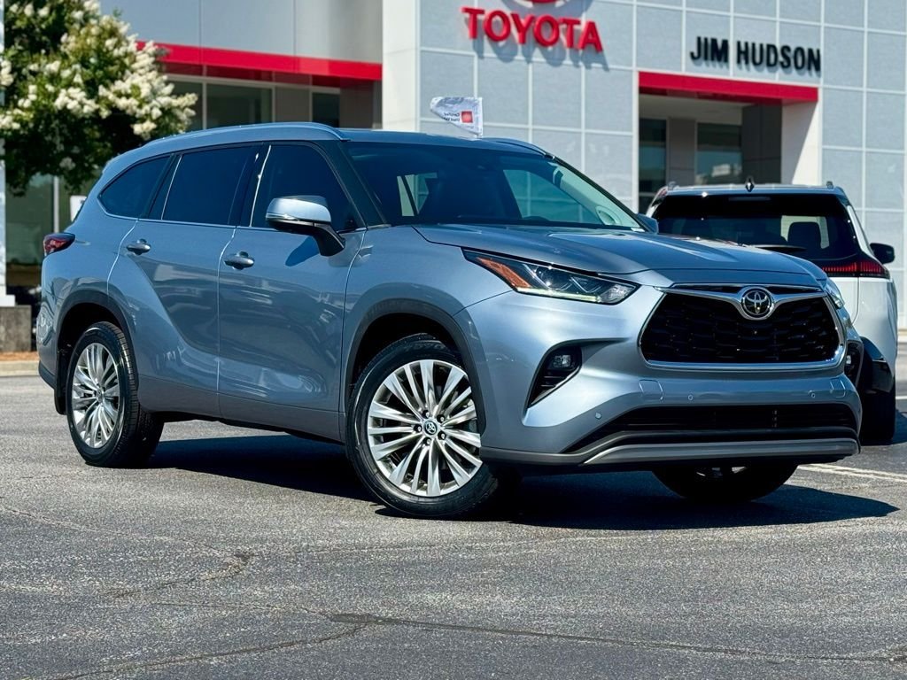 Used 2024  Toyota Platinum image 2