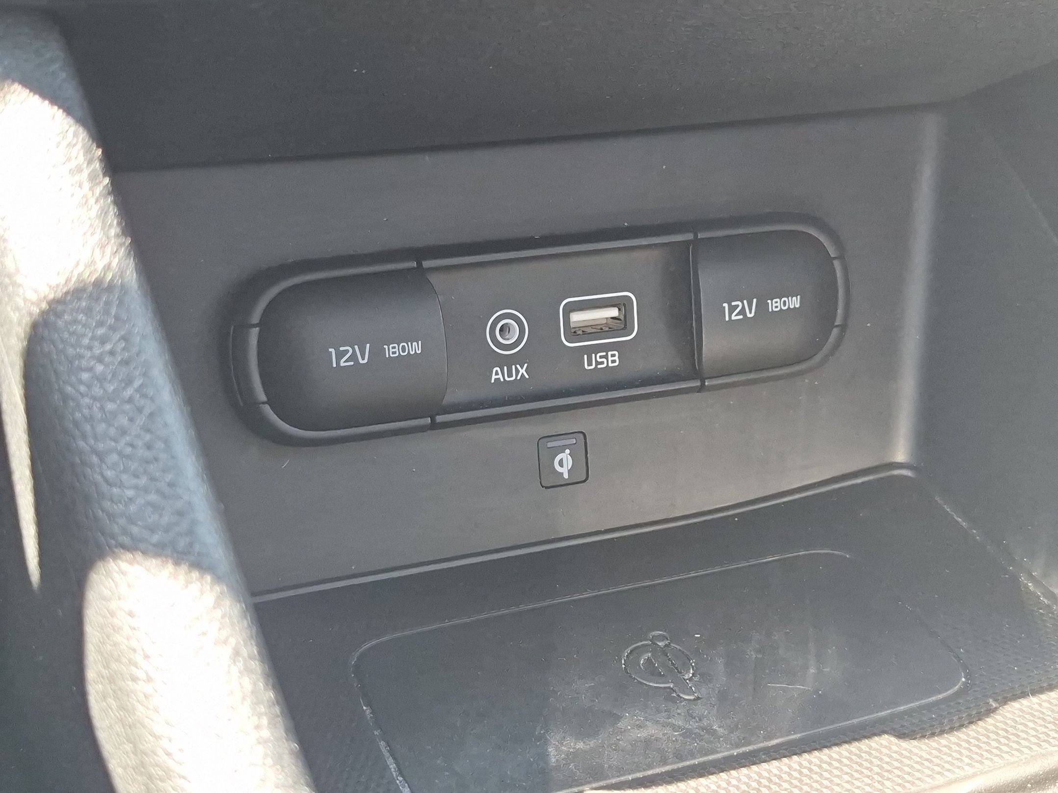 Used 2018 Silky Silver Kia Touring image 23