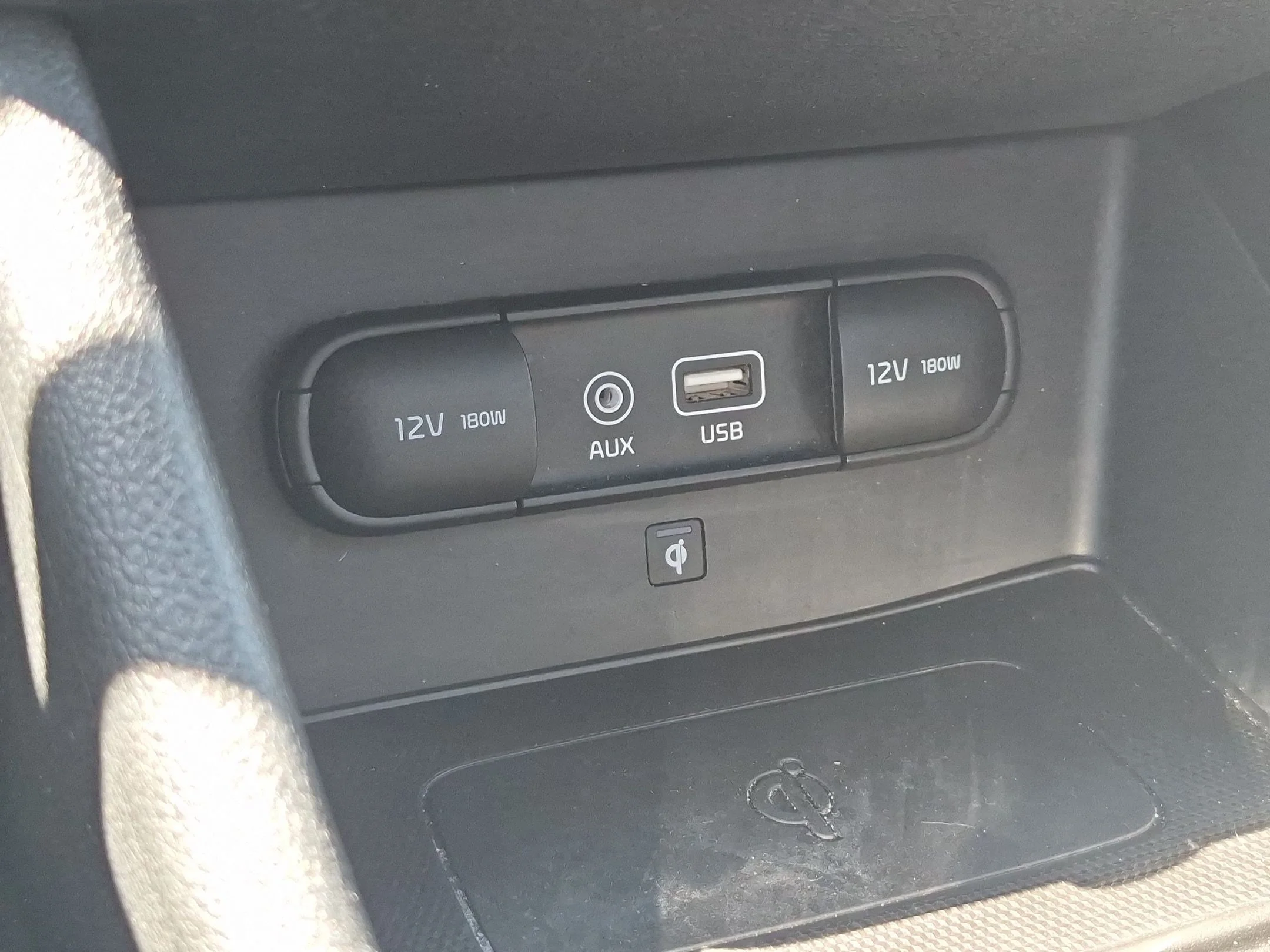 Used 2018 Silky Silver Kia Touring image 23