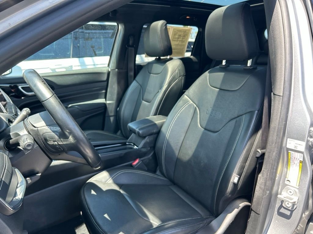 Used 2022 Silver Jeep Limited image 18