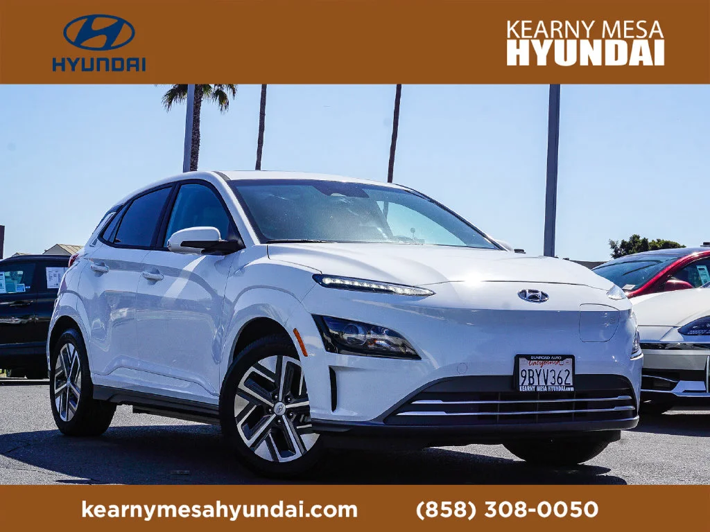 Used 2022 White Hyundai SEL image 1