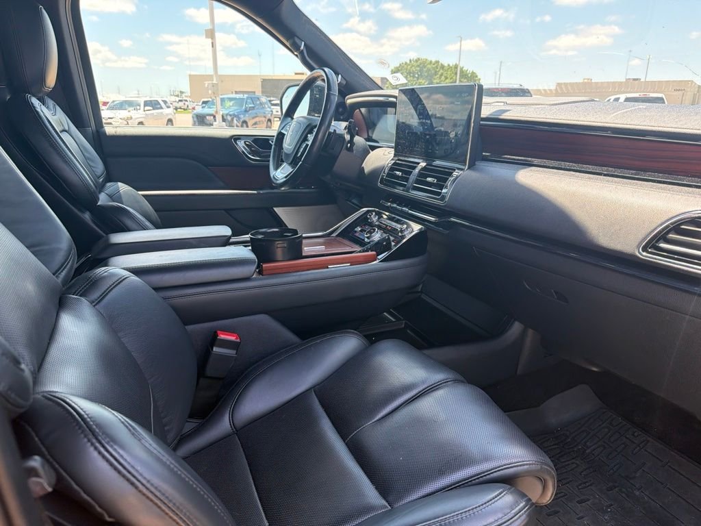 Used 2022 Black Lincoln Reserve image 10