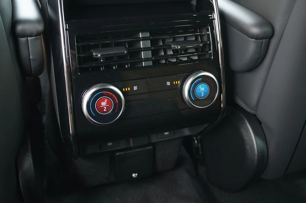 New 2026 Fuji White Land Rover Dynamic SE image 30