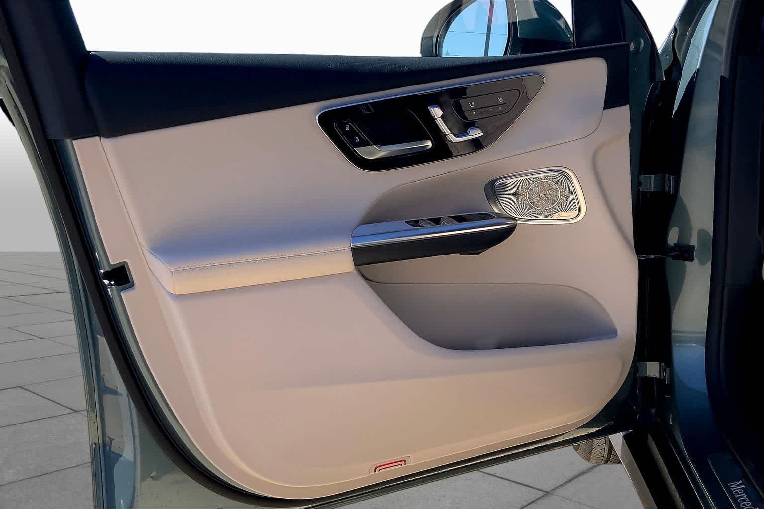 New 2026 Verde Silver Metallic Mercedes-Benz GLC 300 image 10