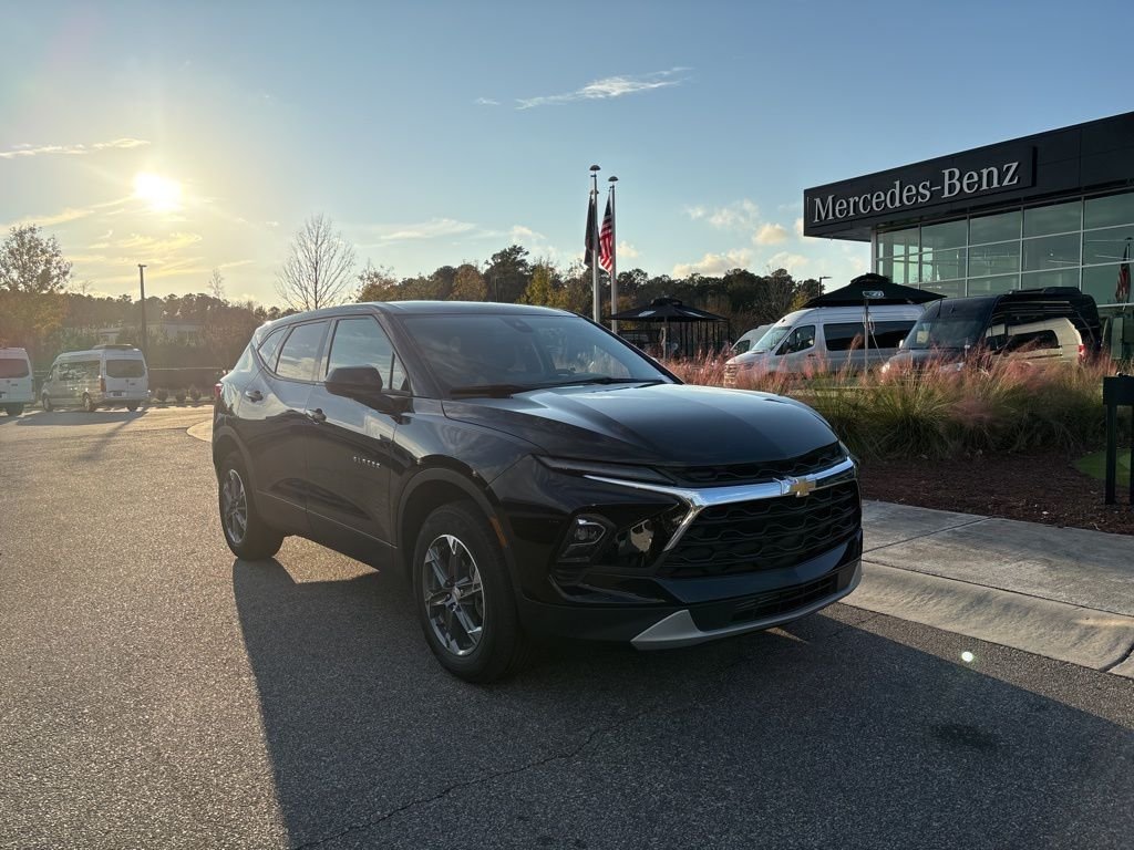 Used 2025 Black Chevrolet LT image 3