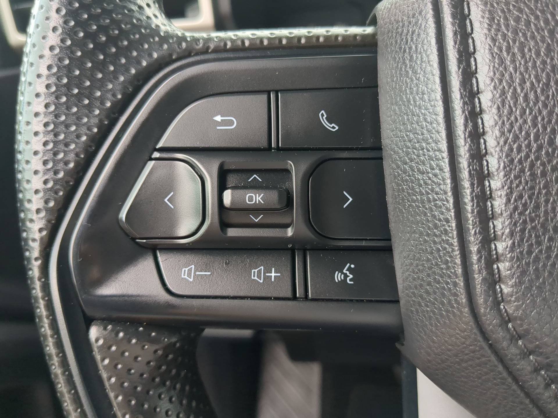 Used 2025 Blue Crush Metallic Toyota SR5 Crew Cab Pickup image 61