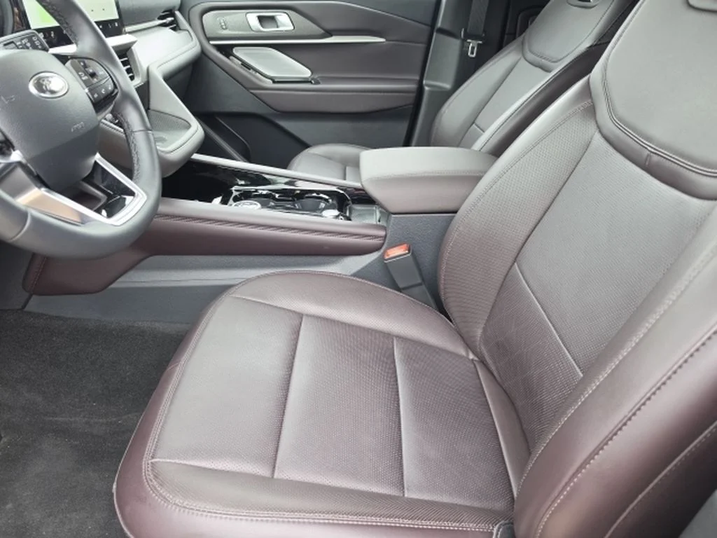 Used 2025 Rapid Red Metallic Tinted Clearcoat Ford Platinum image 10