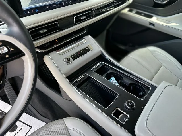Used 2025 White Lincoln Reserve image 22