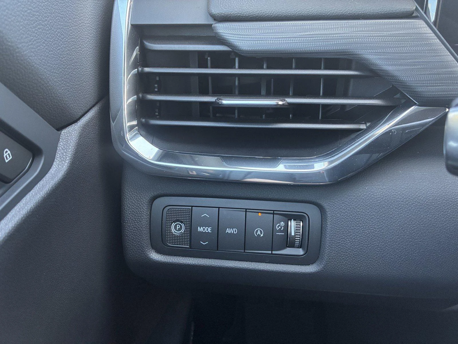 New 2027 Summit White GMC Elevation image 25