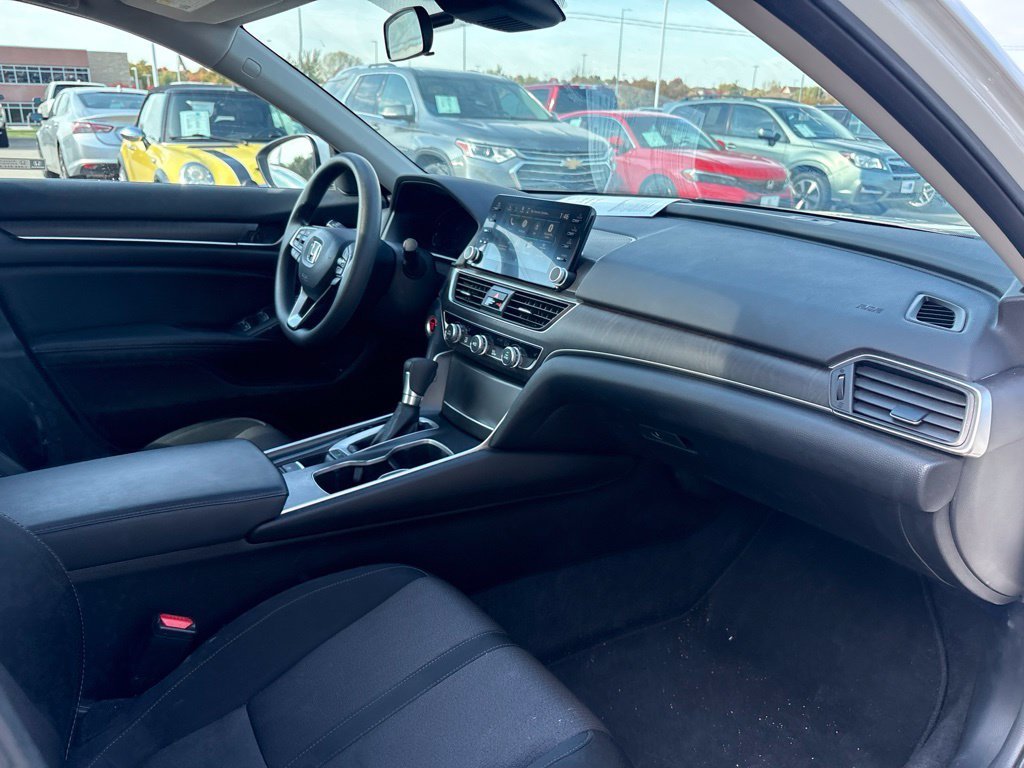 Used 2018 White Honda EX image 25