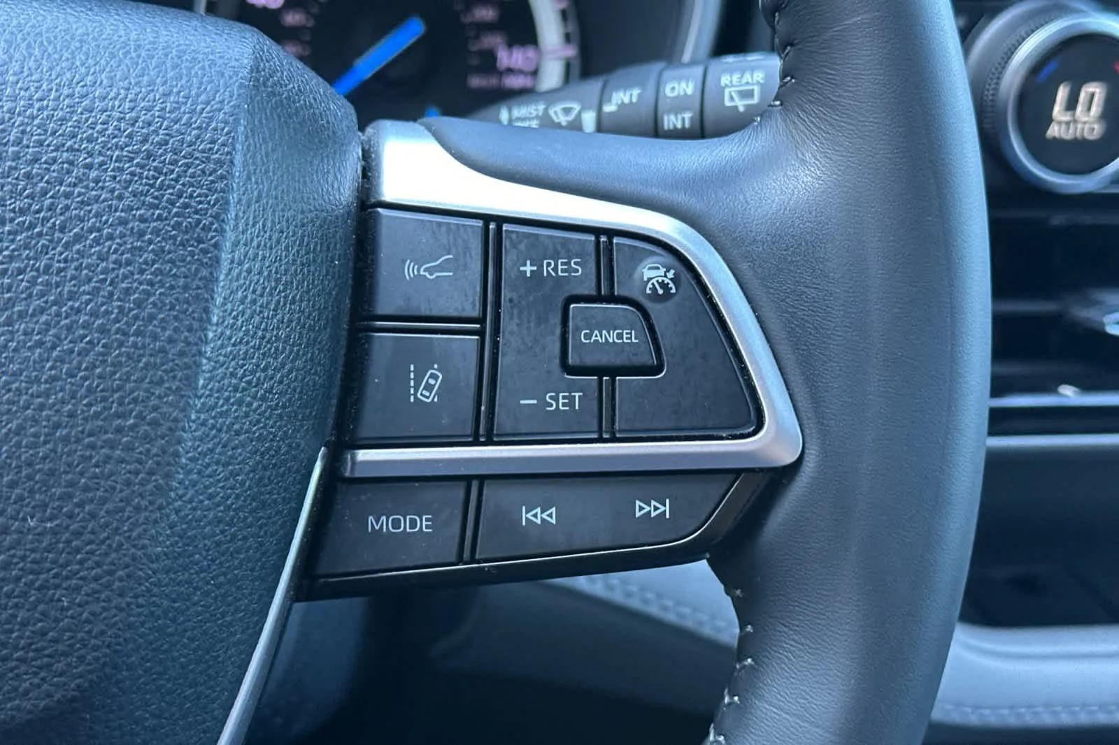 Used 2022 Moon Dust Toyota Hybrid XLE image 29