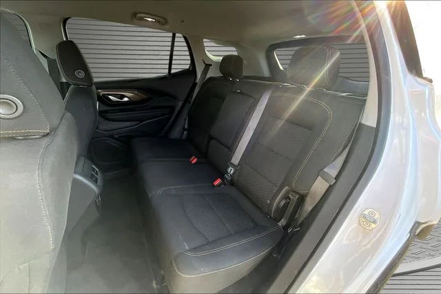 Used 2021 White GMC SLE image 21