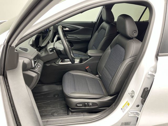 Used 2025 Summit White Buick Preferred image 9