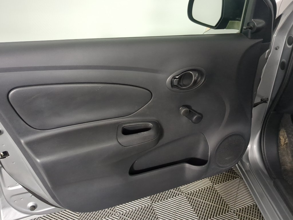 Used 2014 Magnetic Gray Nissan S image 13