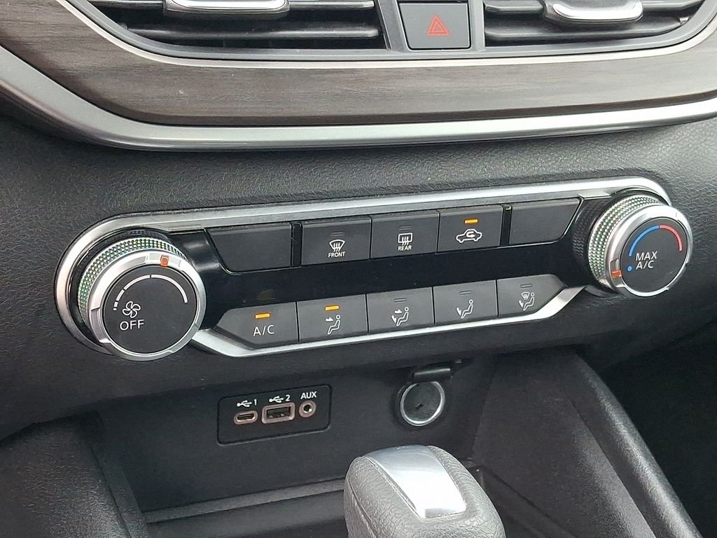 Used 2025 Silver Nissan 2.5 SV image 15
