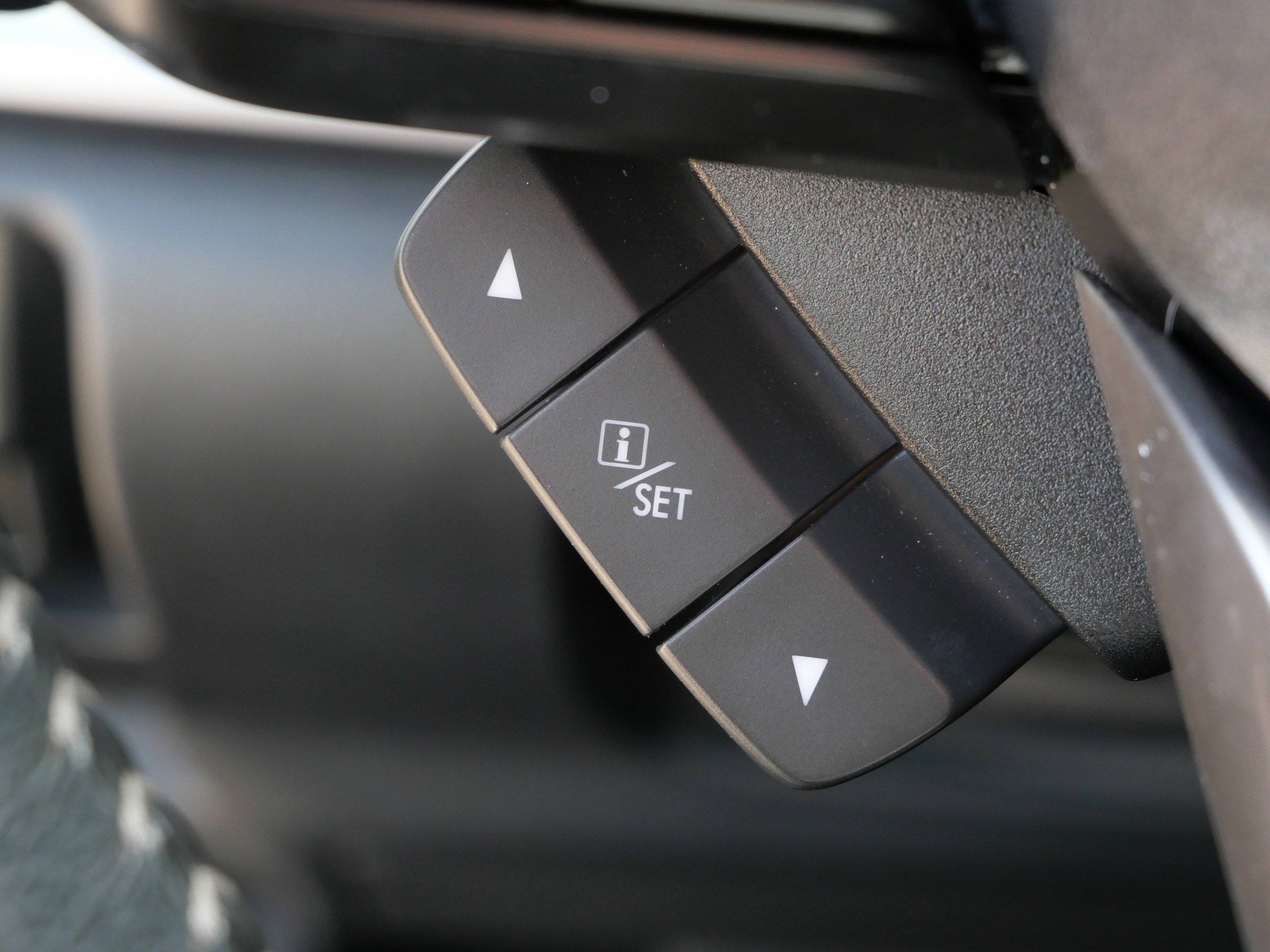 Used 2022 Ice Silver Metallic Subaru Premium image 30