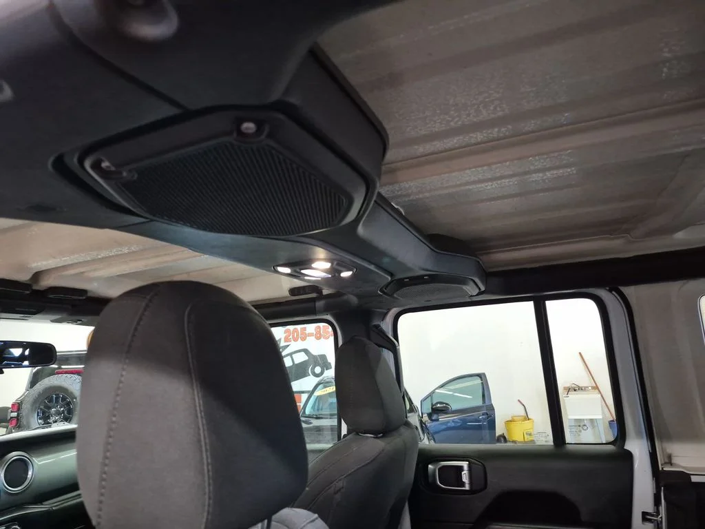 Used 2019 Bright White Clearcoat Jeep Unlimited Sahara image 15