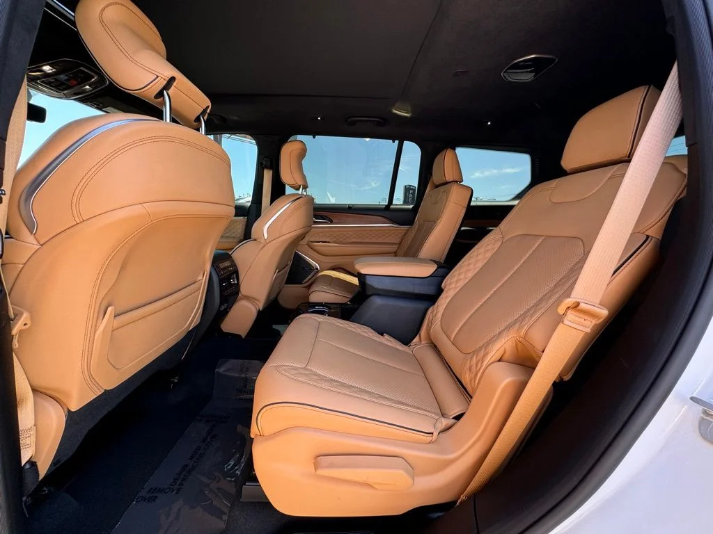 Used 2025 White Jeep Summit image 36
