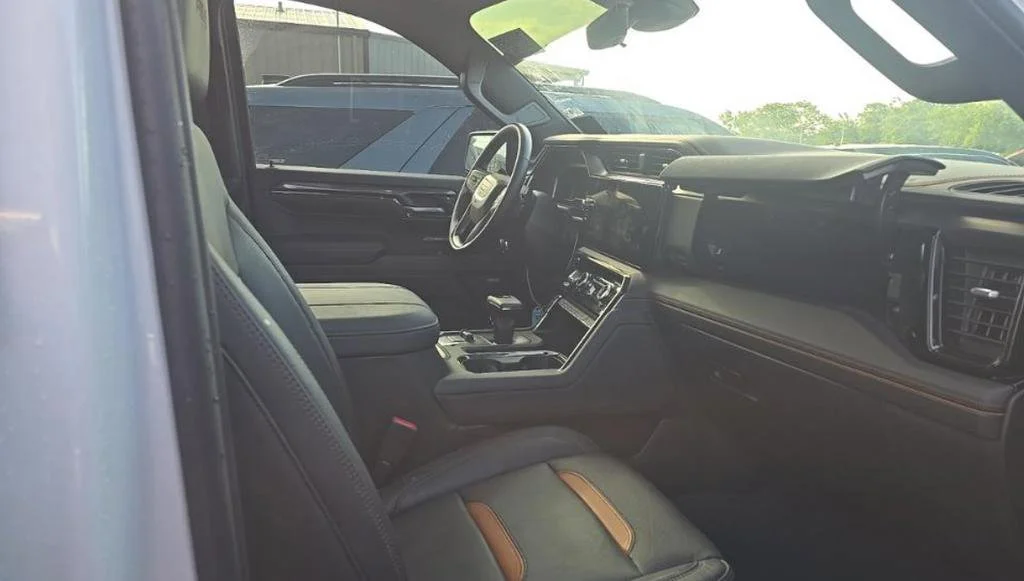 Used 2023 Summit White GMC AT4 image 6
