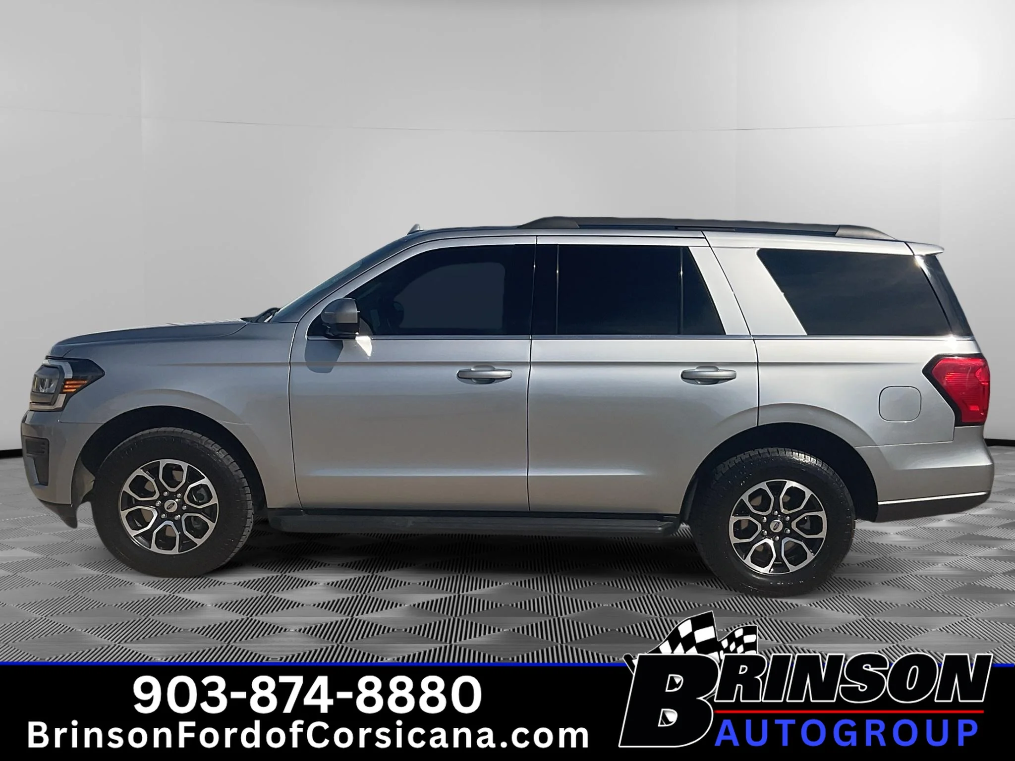 Used 2023 Iconic Silver Metallic Ford XLT image 4