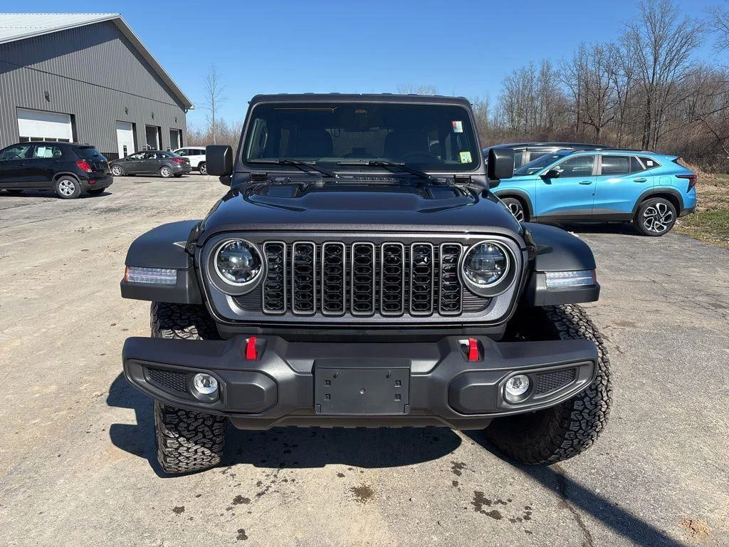 Used 2025  Jeep Rubicon image 2