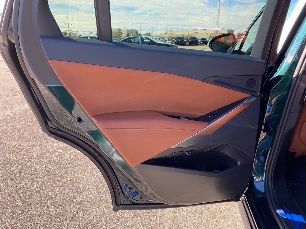 New 2027 Vancouver Green Metallic BMW 40 xDrive image 8