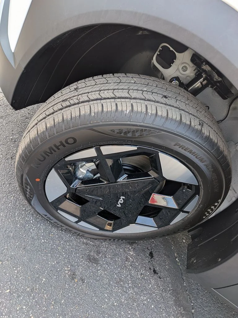 New 2027 Snow White Pearl Kia S image 35